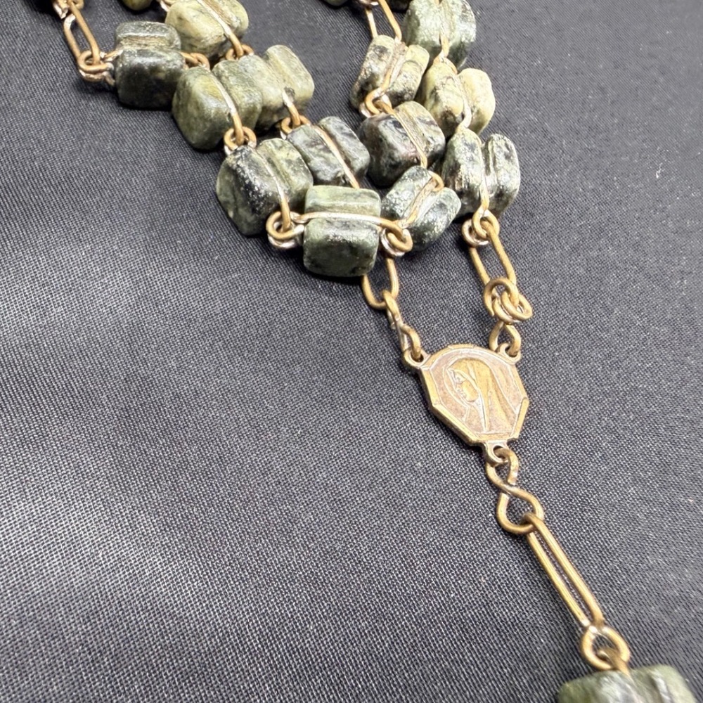 Vintage Connemara Marble Rosary Celtic Crucifix Irish Green Stone Prayer Beads - Picture 4 of 6